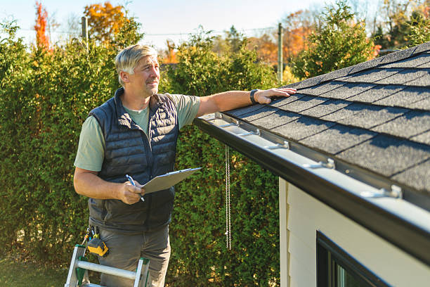 Professional Roofing technician working in Canoga Park, CA